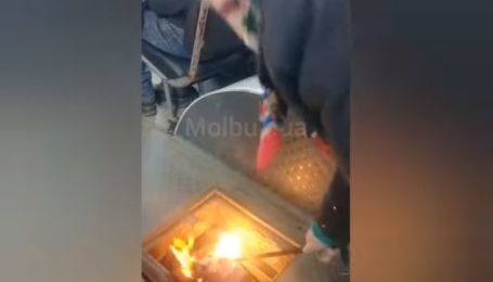 Водитель троллейбуса в Черновцах отогревала его огненным факелом в салоне с пассажирами