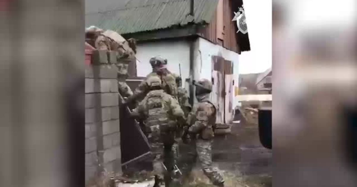 У РФ пацієнтів центру боротьби з алкоголізмом били і тримали на ланцюгу у підвалі