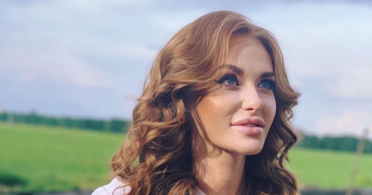 Слава з "НеАнгелів" еротично вигнулася на тлі Індійського океану