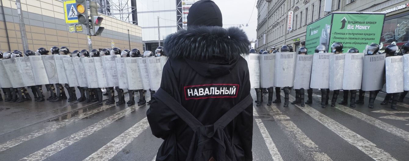 У Росії звільнили викладача, якого затримали після мітингу на підтримку Навального