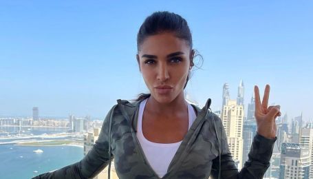Отдых заканчивается: Санта Димопулос в зеленом бикини продемонстрировала стройную фигуру
