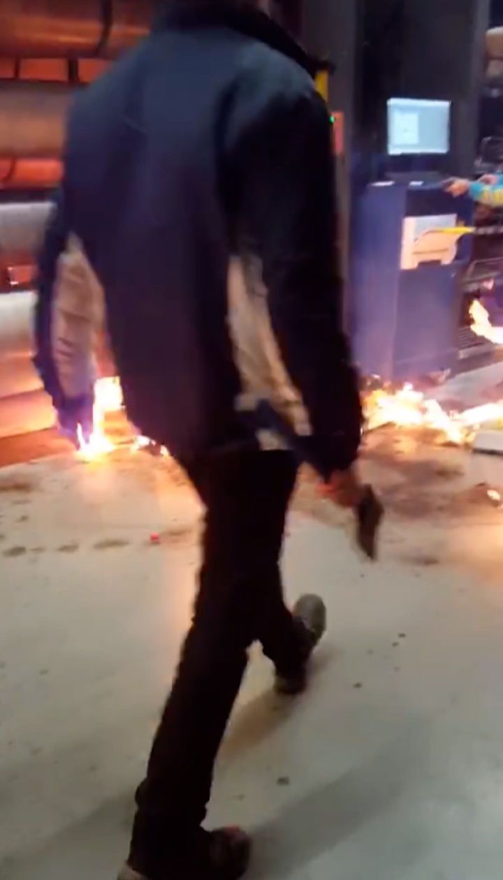 Як починалась пожежа в "Епіцентрі": з'явилося відео з палієм, який носився з сокирою