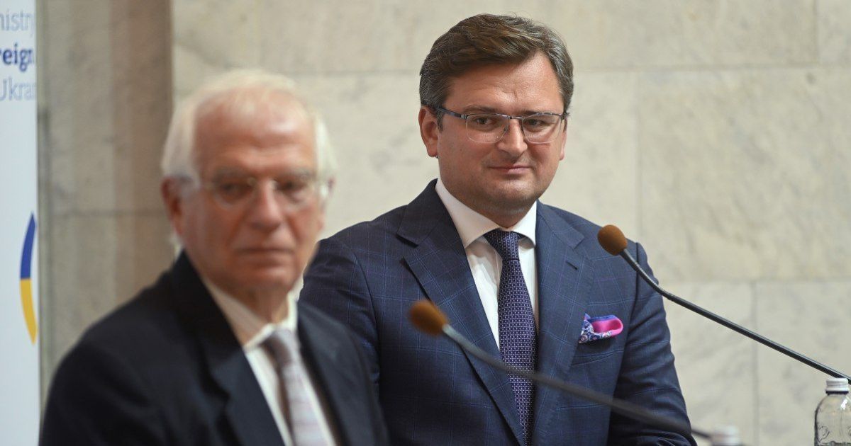 Поднял вопрос санкций против РФ: Кулеба поговорил с Боррелем перед его отъездом в Москву