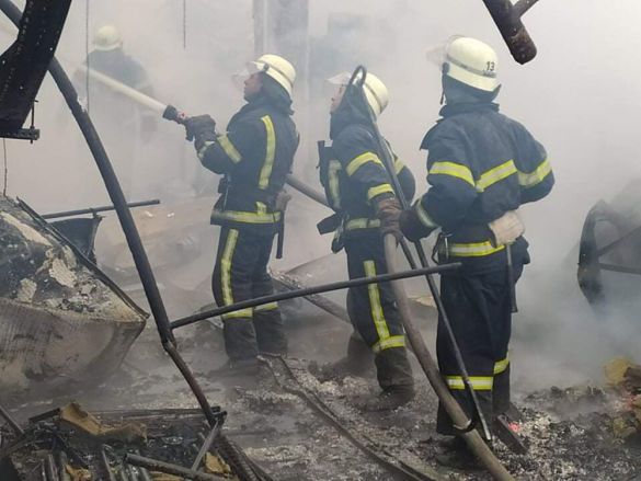 Новости Николаева: спасатели тушат пожар в "Эпицентре" в ...