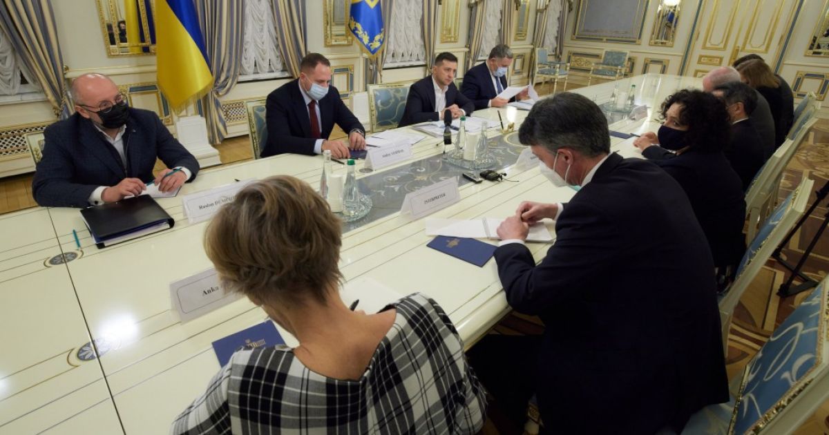 Санкції проти "каналів Медведчука": Зеленський запевнив послів країн G7 та ЄС, що це не наступ на свободу слова