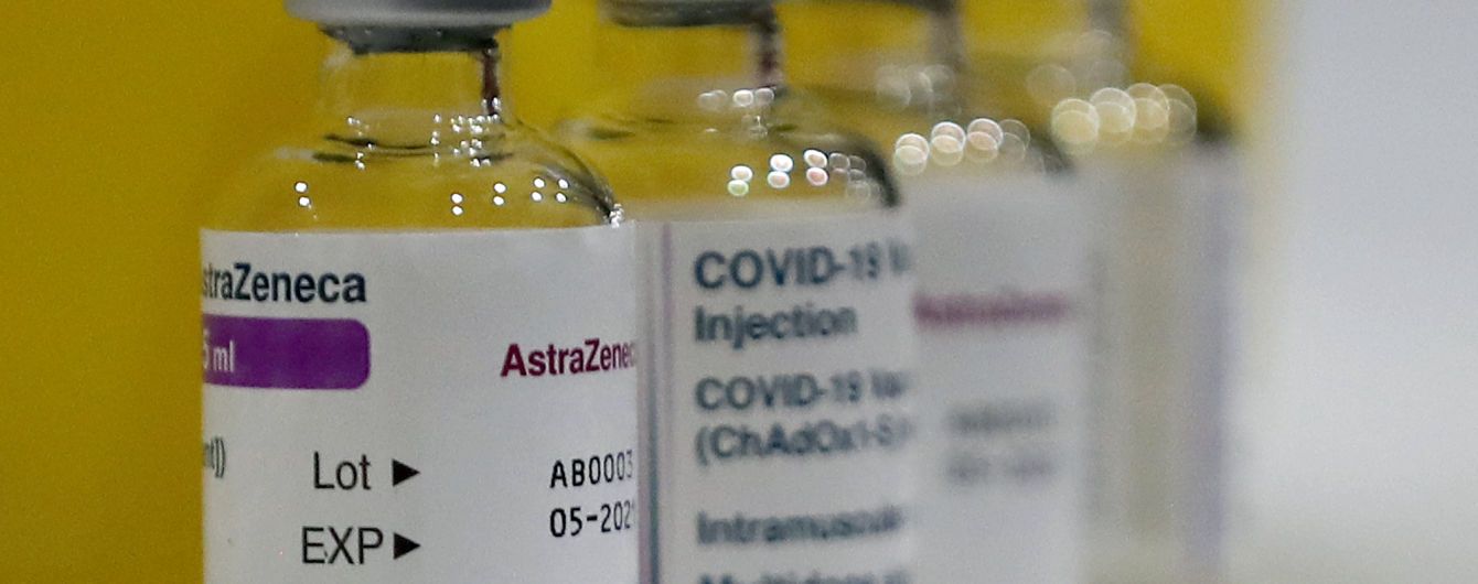 Степанов з Індії показав, як вантажать партію вакцини AstraZeneca для України (відео)