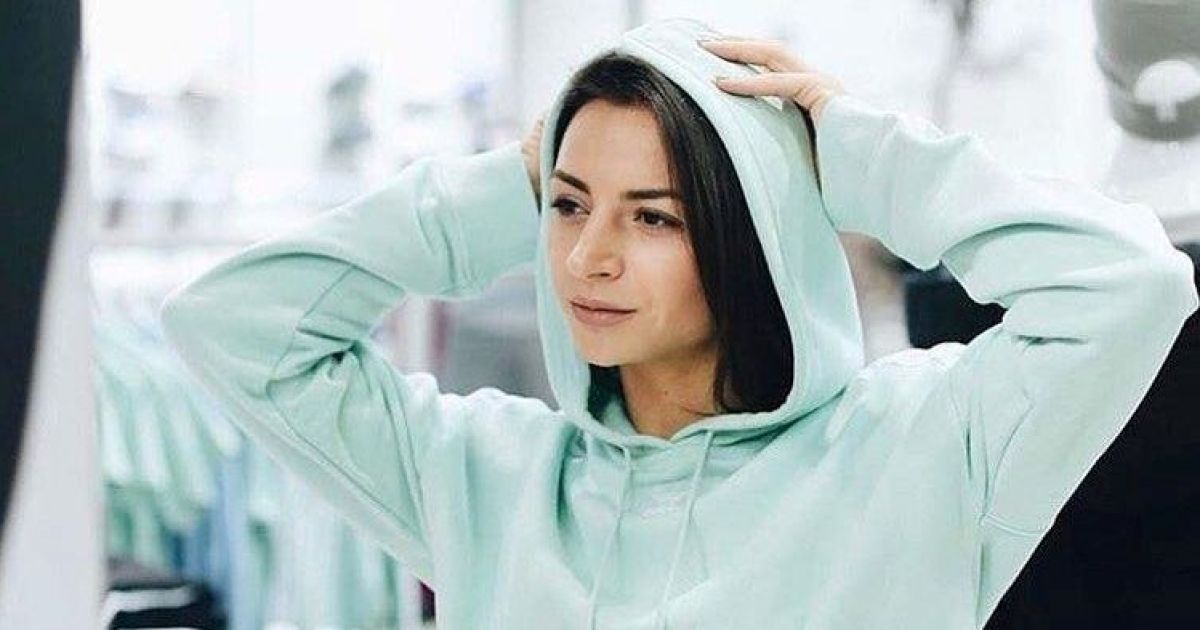 Илона Гвоздева в незаметном нижнем белье показала фигуру после родов