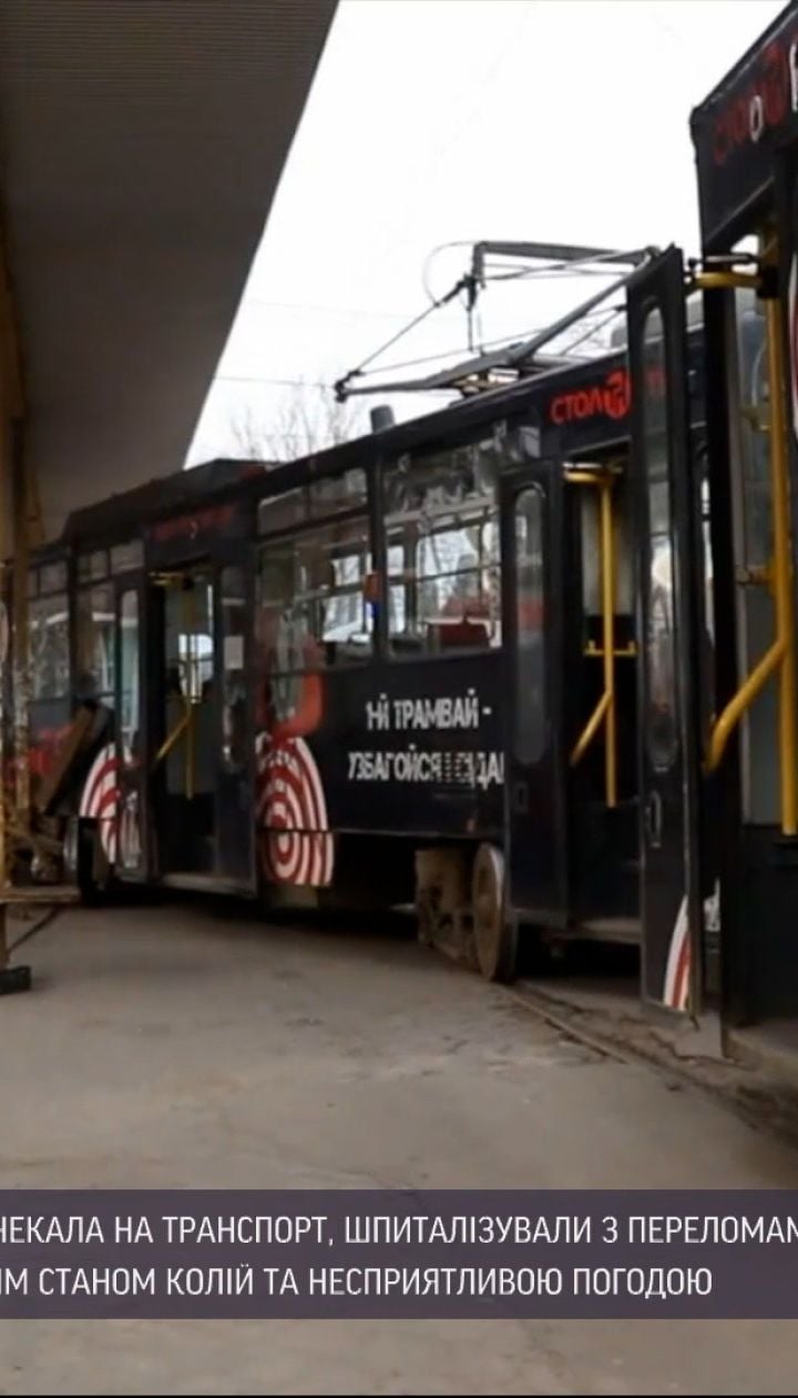 Новини України: трамвай врізався у зупинку у Дніпрі