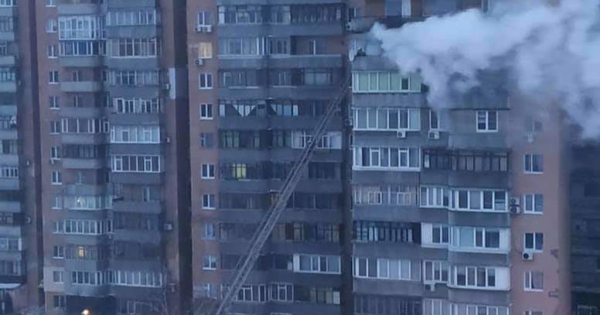 Пожар в харьковской многоэтажке: некоторых жителей выселяют, других обеспечат питанием