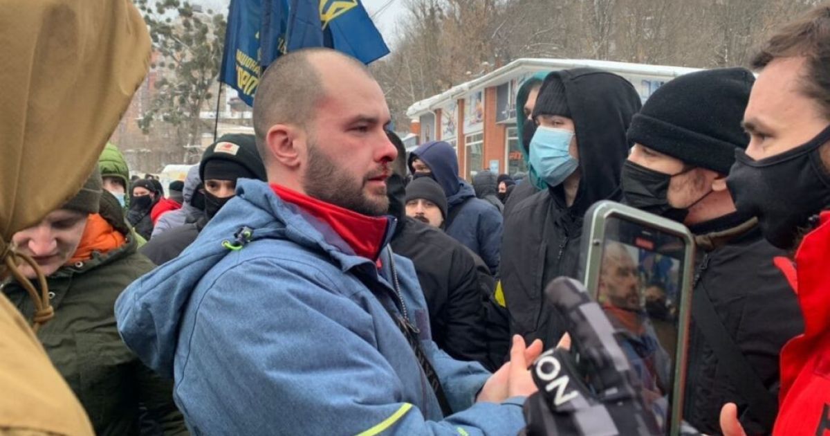 У центрі столиці Національний Корпус заблокував базу бойовиків ОПЗЖ