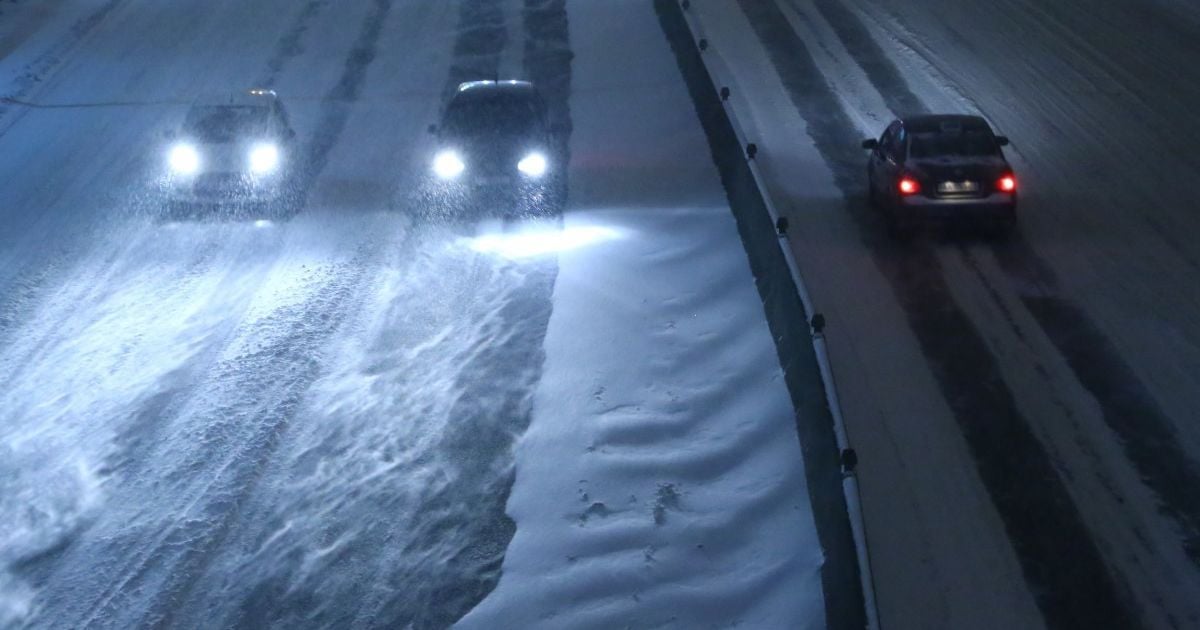 Киев ограничивает въезд крупногабаритного транспорта из-за непогоды