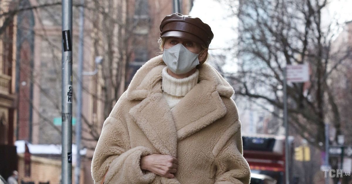У плюшевому пальті Max Mara: Нікі Гілтон сфотографували в Нью-Йорку