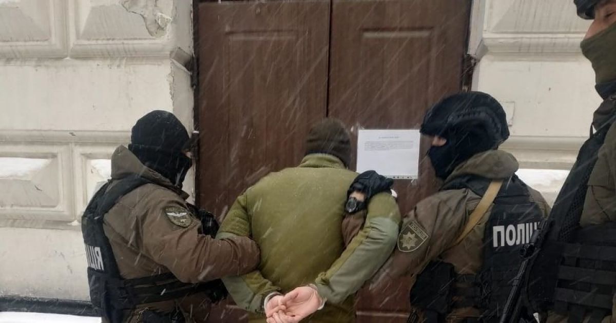 У Львові розшукали юнаків, які пошкодили пам'ятник Бандері: хто ці вандали