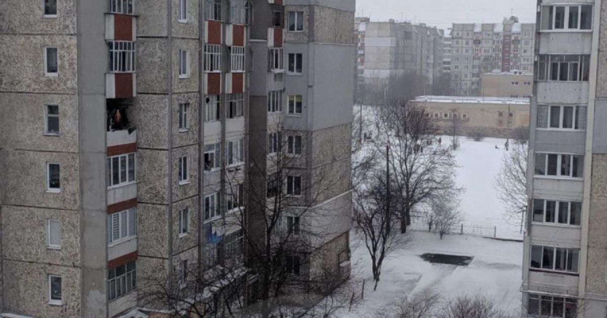 Вибух в івано-франківській багатоповерхівці: в квартирі, де рвонуло, винесло вікна та балконні двері
