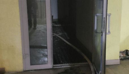 На Сихові у Львові горів банк (фото)