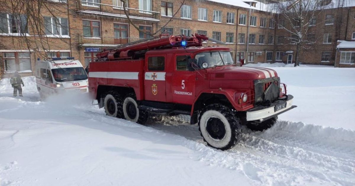 У Волинській області швидка з пацієнтом на ШВЛ застрягла у сніговому заметі