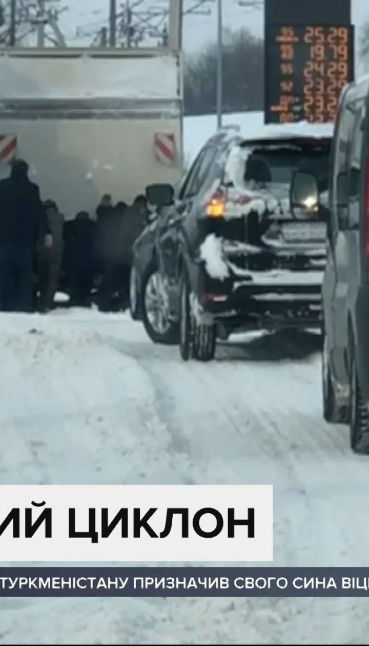 Снегопады, вызванные циклоном, создали неприятности во всех регионах Украины