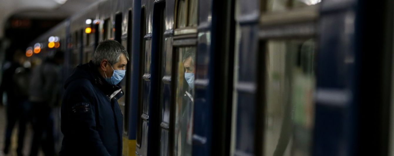У київському метро змінять усі двері: якими вони будуть показали на фото