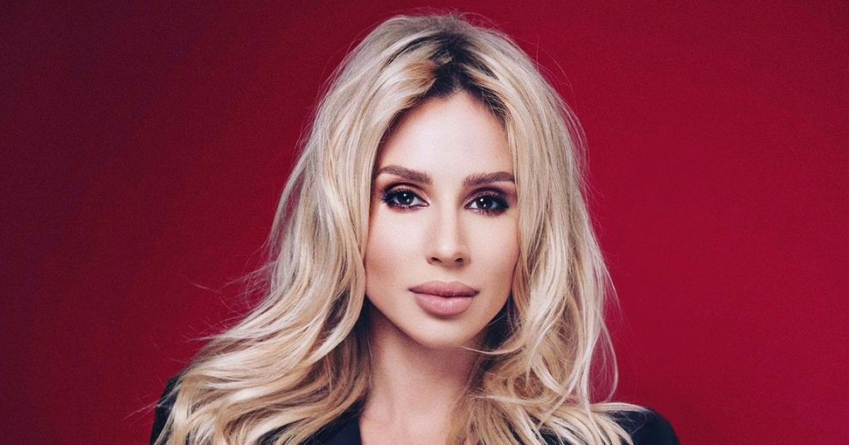 Світлана Лобода в ультракороткій сукні похизувалася стрункістю та довгими ніжками