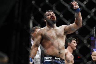 Боєць UFC після перемоги покликав на побачення Майлі Сайрус: співачка поставила зухвалу умову