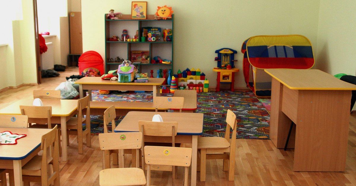 В луцком детсаду воспитательница раздавала подзатыльники четырехлетним детям и заклеивала рот скотчем