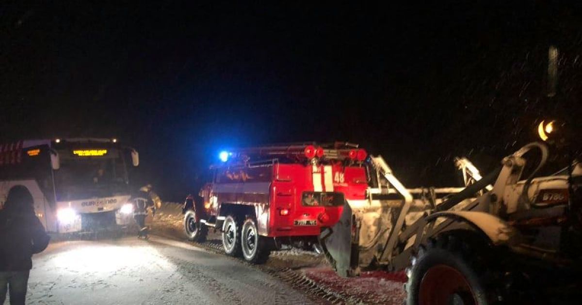 ДТП возле границы с Польшей: во Львовской области автобус с пассажирами съехал в кювет (фото)