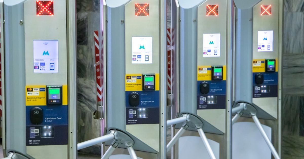 У Києві на станції метро "Харківська" зачинять один із вестибюлів: встановлюватимуть турнікети-гіганти