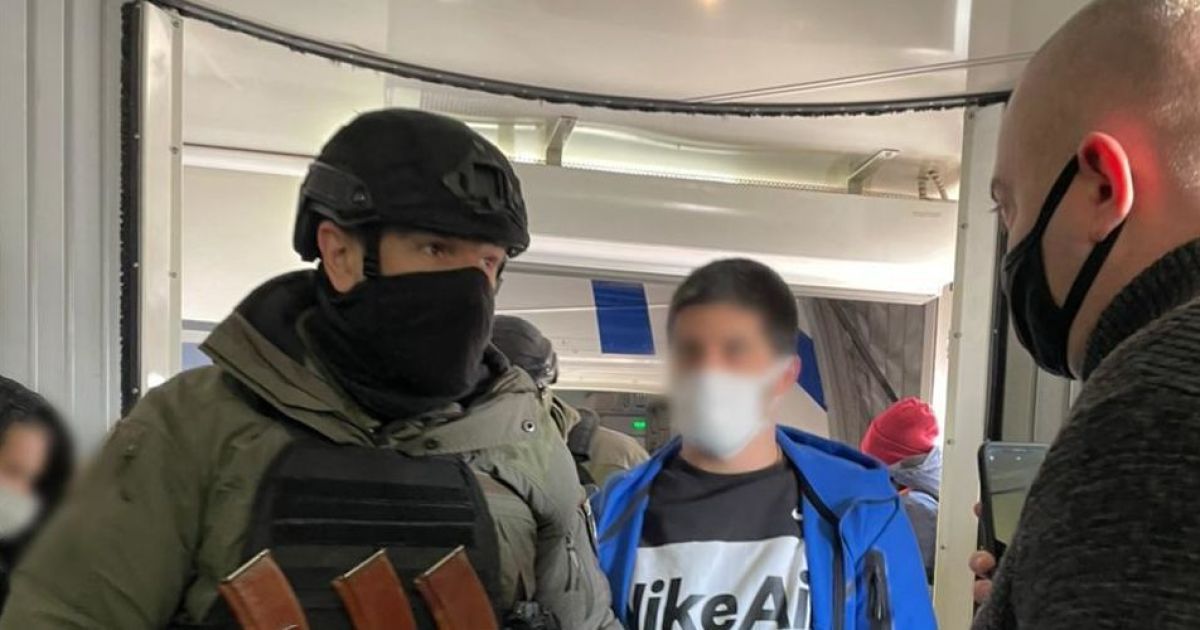 Туреччина видала Україні чоловіка, якого підозрюють у вбивстві бізнесмена у Гідропарку