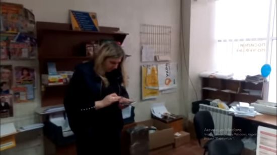 "Забула" українську та маску: гучний скандал на "Укрпошті" закінчився звільненням