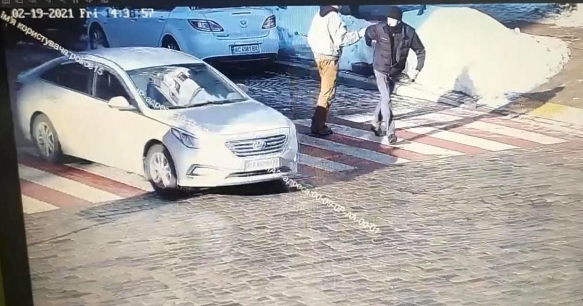 У центрі Києва водій убив перехожого одним ударом: відео