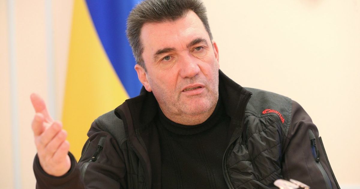 "У нас согласно Конституции все равны": Данилов объяснил введение санкций против Медведчука и Марченко