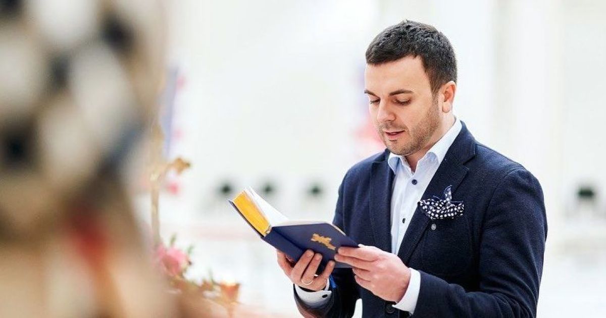 Григорий Решетник показал, как крестил трехмесячного сына