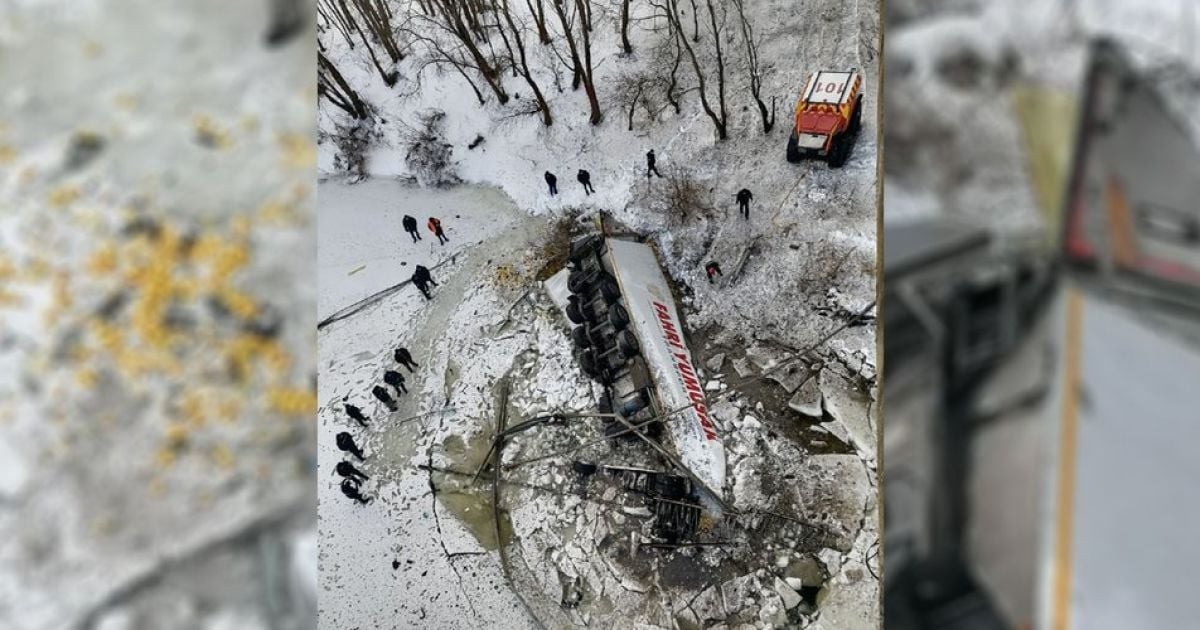 Вантажівка впала у річку з мосту поблизу Чернігова