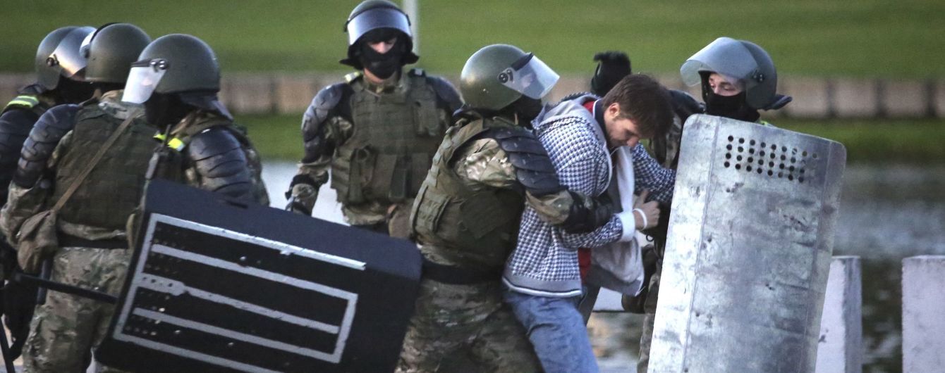 У Білорусі підлітка засудили за "коктейль Молотова" на протестах
