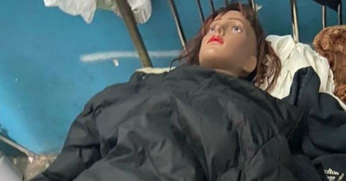 В Горишних Плавнях копы ехали на вызов по "насильственному удержанию" женщины, которая оказалась манекеном