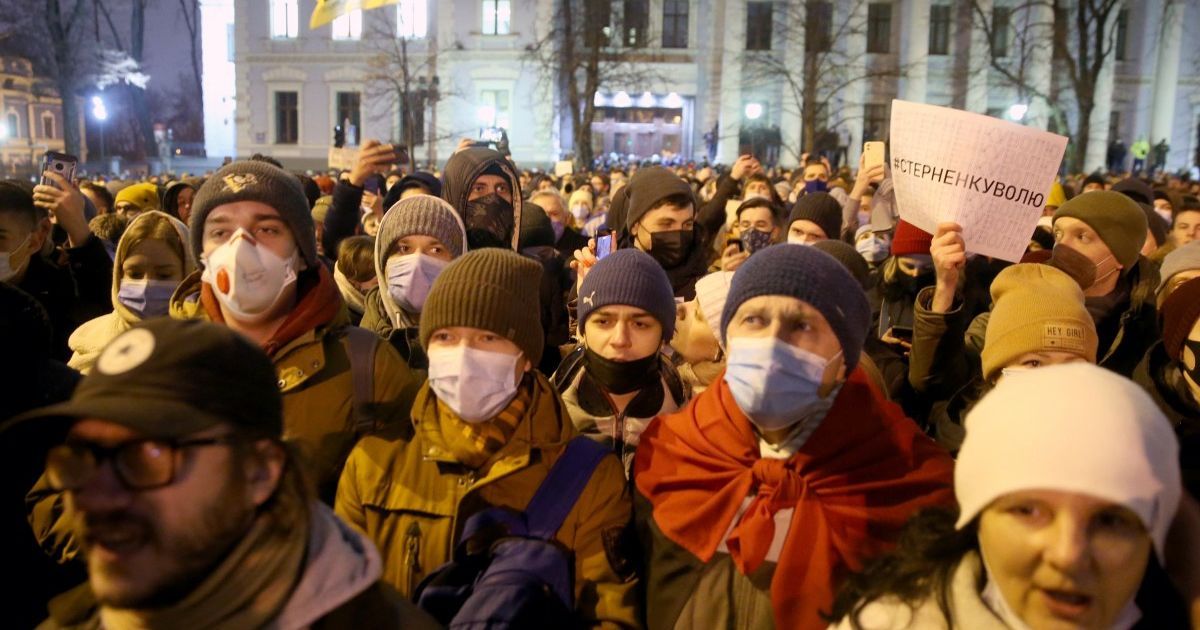 "У поліції не було кийків": Геращенко розповів про заворушення у центрі Києва на Банковій
