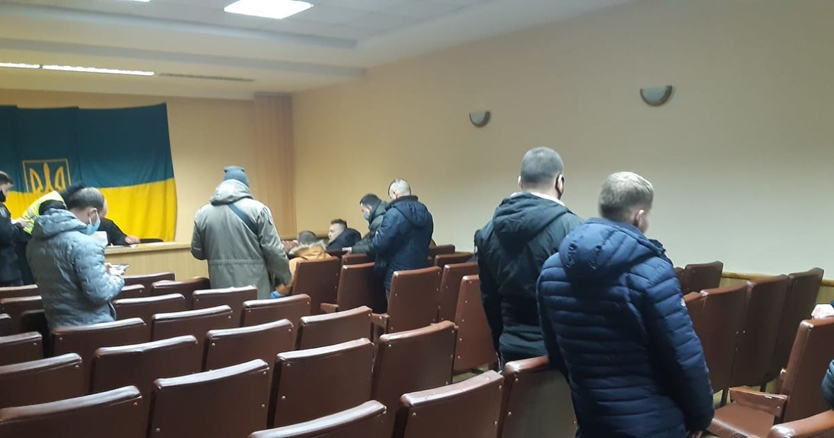 "Начал ф*гачить по голове. Я вообще их не трогал", — задержанный правоохранителями на акции возле ОП