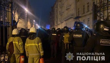 Прихильники Стерненка заявили про безстрокову акцію протесту: із Банкової не йтимуть