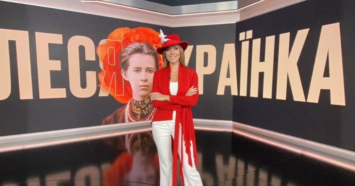 Катерина Осадча романтично прочитала вірш Лесі Українки "Стояла я і слухала весну..."