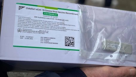 У Вінницькій області розпочали вакцинацію від COVID-19: першою щеплення отримала сімейна лікарка