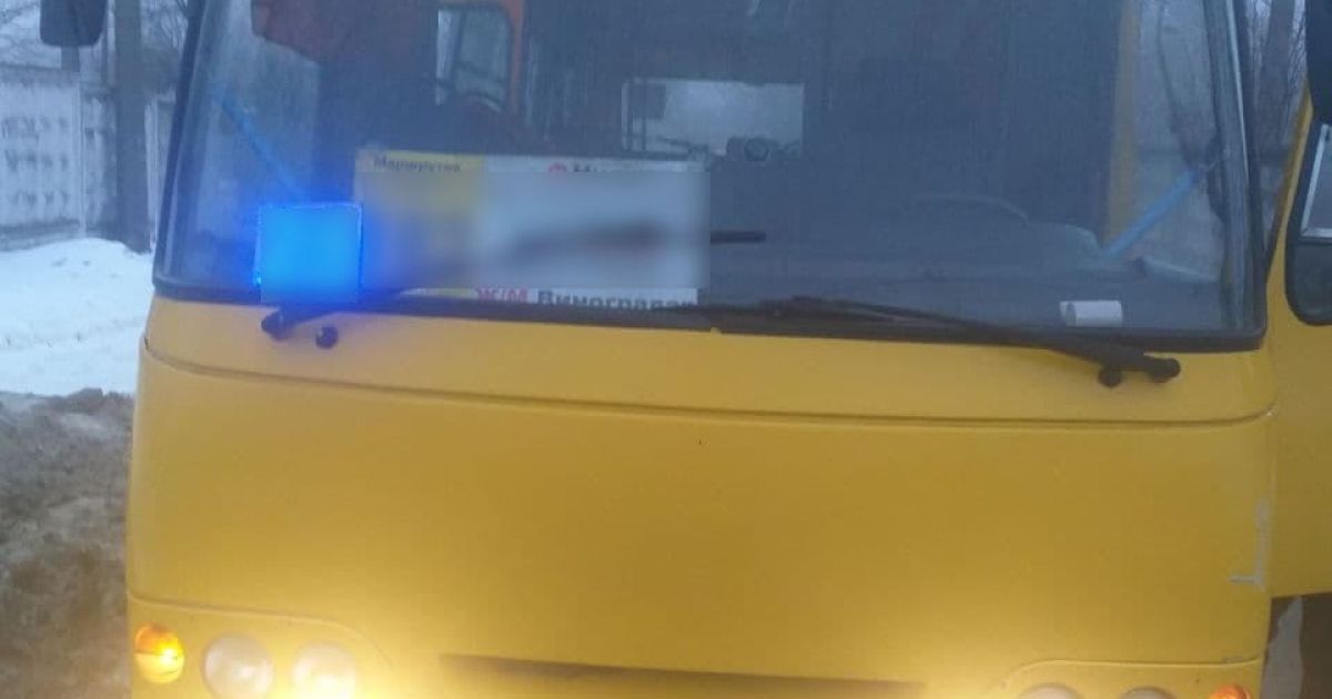 В Киеве у маршрутки с пассажирами на ходу отлетело колесо