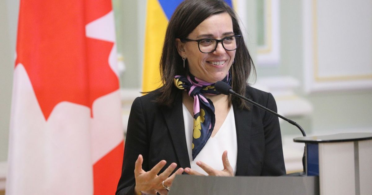 Канадська дипломатка чуттєво зачитала трьома мовами відомий вірш Лесі Українки (відео)