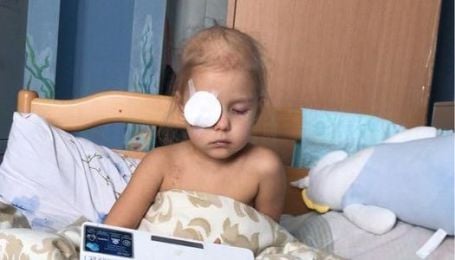 Негайної допомоги потребує Софійка: онкологія "з'їдає" око дитини