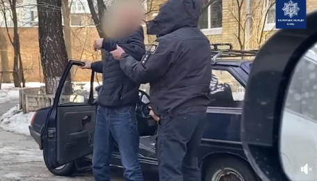 Їхав заднім ходом: у Києві зупинили п'яного водія, який навіть не міг говорити (відео)