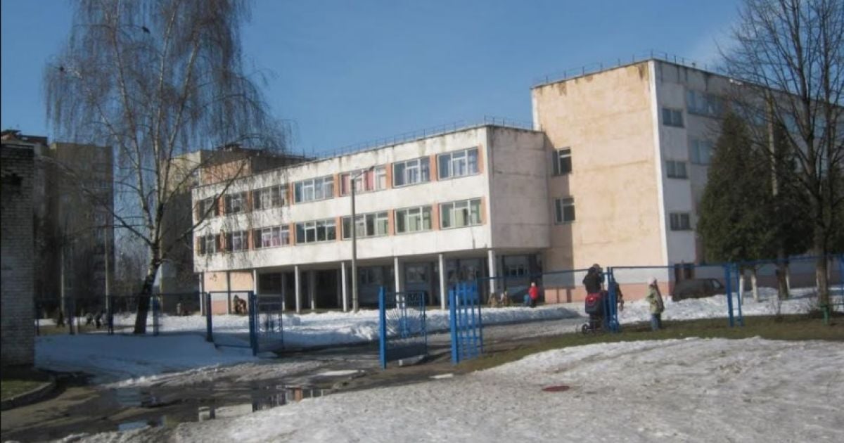 "Ударил в живот кулаком моего сына": во Львове уволили учителя после обвинений в избиении ученика