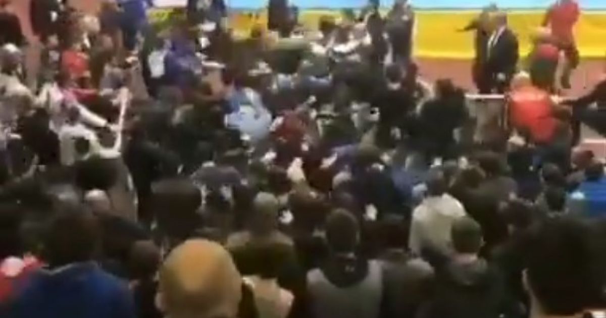 Божевілля в Росії: турнір із дзюдо серед юніорів завершився масовим жорстоким побоїщем (відео)
