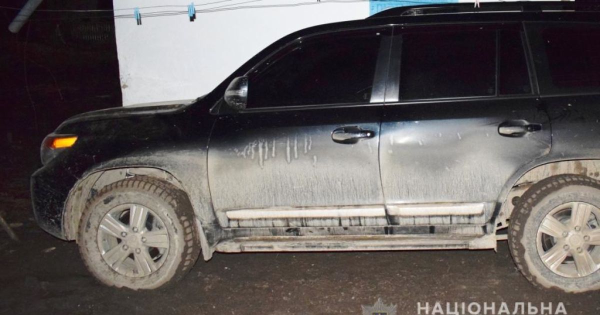 У Вінницькій області водій на позашляховику збив на смерть пішохода і втік з місця аварії: фото