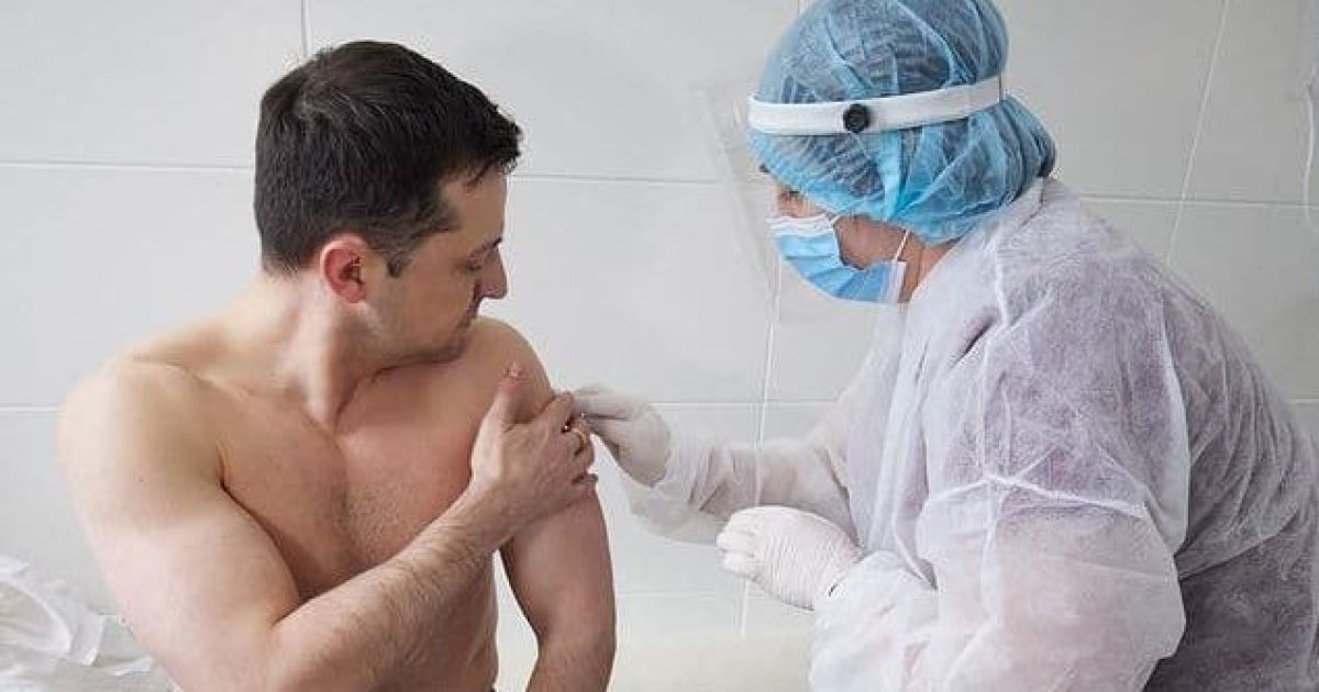 Привитый Зеленский, побочная реакция от вакцины, пенсионный калькулятор: главное на ТСН.ua за 2 марта