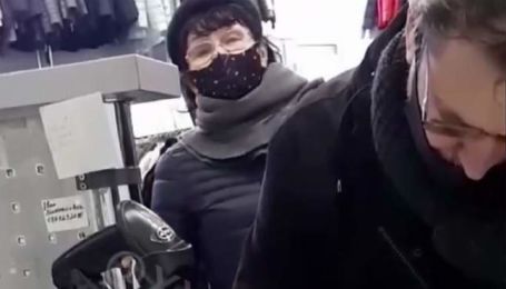 "Это "говяжий" язык": в одесском магазине произошел скандал из-за украинского