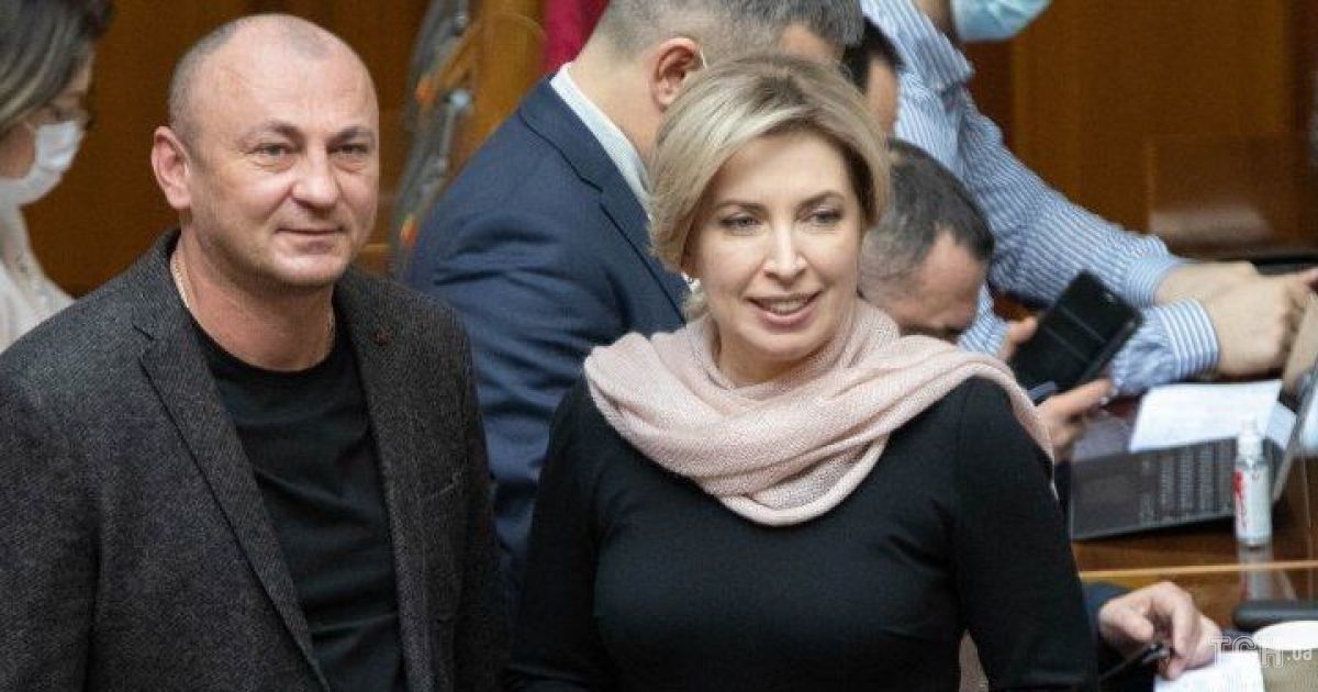 В обтислій сукні і з ніжним шарфом: нардепка Ірина Верещук на засіданні Верховної Ради